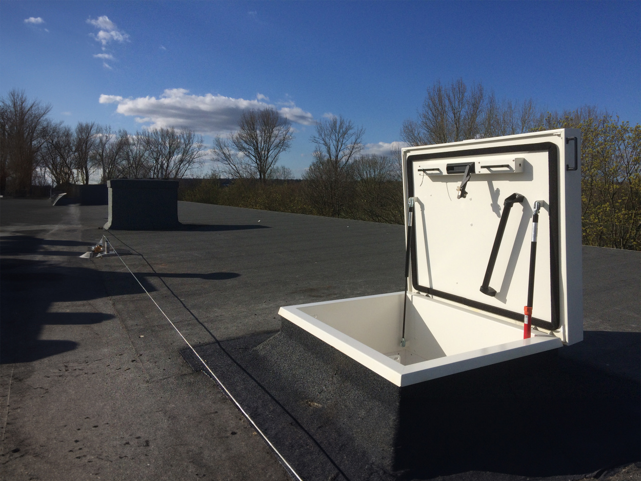 Staka dakluik voor daktoegang  onderhoud zonnepanelen