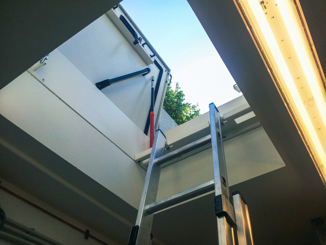 Staka Dakluiken met opsteekladder Ziggo Datastations