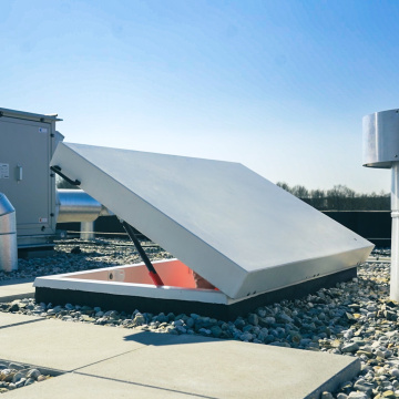 Staka DL-Serie Dakluik met opsteekladder te Veld Eindhoven