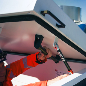 Staka DL-Serie Dakluik met opsteekladder te Veld Eindhoven