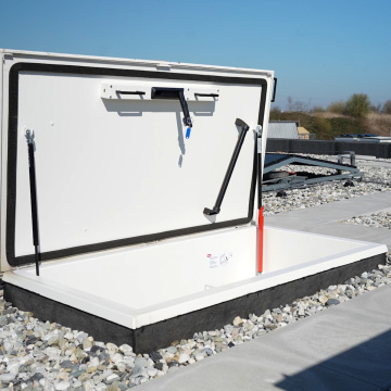 Staka DL-Serie Dakluik met opsteekladder te Veld Eindhoven