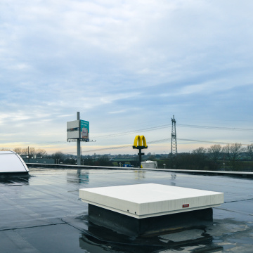 Dakluik voor daktoegang bedrijfhal