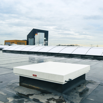 Dakluik voor daktoegang bedrijfhal