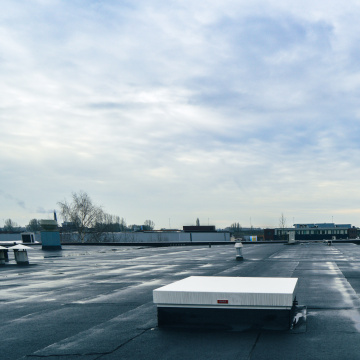 Staka dakluik met opsteekladder dakluik productiehal Gorinchem